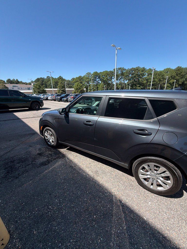 Used 2022 Kia Soul LX FWD image 16