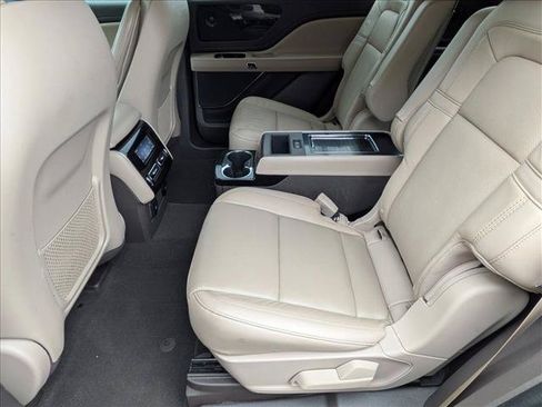 Used 2022 Lincoln Aviator Reserve w/ Equipment Group 201A AWD/4WD image 18