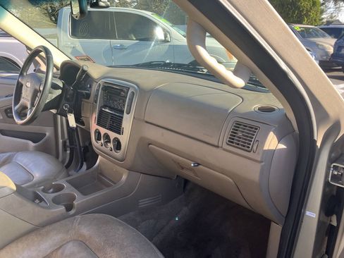 Used 2004 Ford Explorer Sport XLT AWD/4WD image 24
