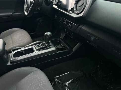 Used 2019 Toyota Tacoma TRD Sport image 17