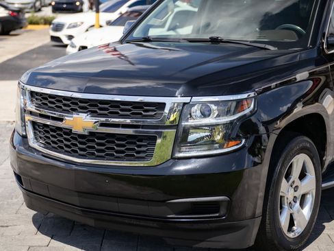 Used 2015 Chevrolet Suburban LT RWD image 5