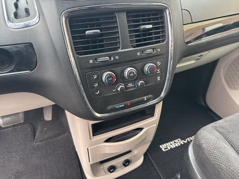 Used 2014 Dodge Grand Caravan SE image 40