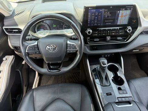 Used 2021 Toyota Highlander Platinum AWD/4WD image 13