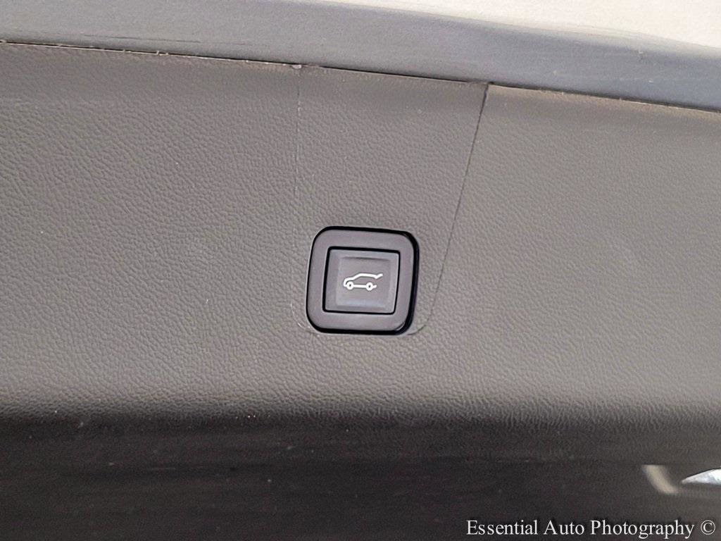 Used 2023 Chevrolet Traverse RS w/ LPO, Floor Liner Package AWD/4WD image 30