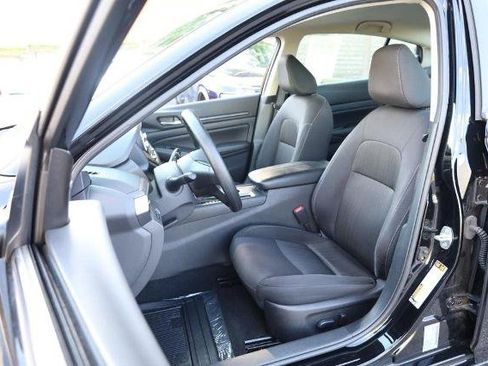 Certified 2025 Nissan Altima 2.5 SV FWD image 8