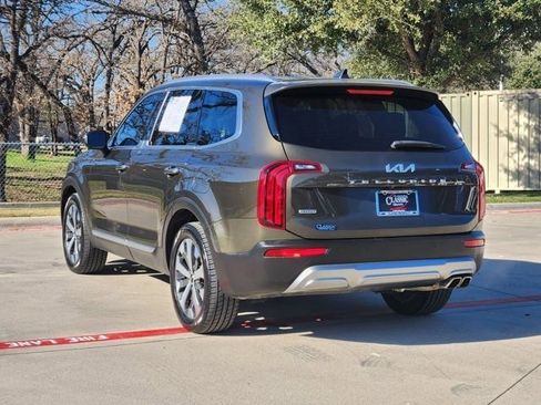 Used 2022 Kia Telluride S image 3