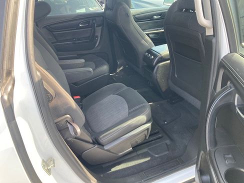 Used 2017 Chevrolet Traverse LT w/ Style and Technology Package image 15