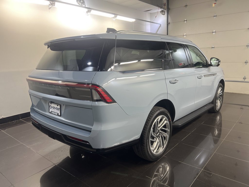 New 2026 Lincoln Navigator Premiere AWD/4WD image 5