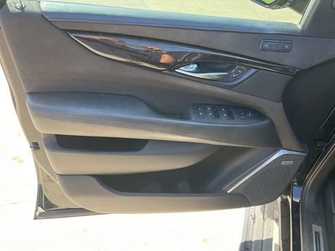 Used 2020 Cadillac Escalade Platinum AWD/4WD image 11