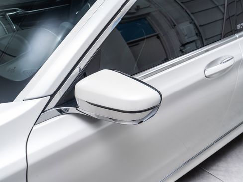 Used 2022 BMW ALPINA B7 xDrive w/ Luxury Rear Seating Package image 40