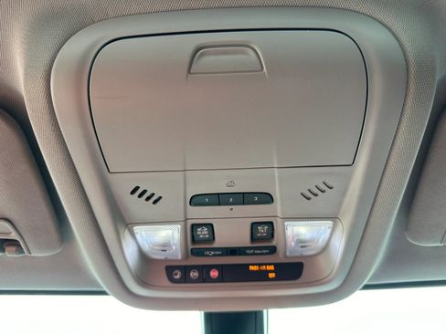 Used 2017 GMC Acadia SLT AWD/4WD image 29
