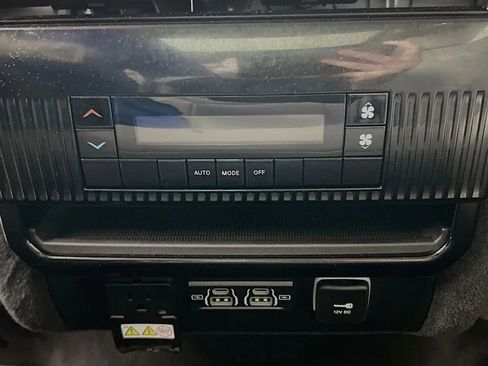 Used 2024 Jeep Wagoneer 2WD w/ Premium Group I image 28