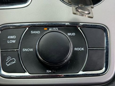 Used 2022 Jeep Grand Cherokee Laredo X image 23