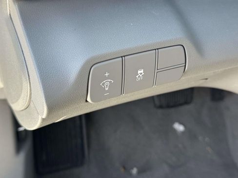 Certified 2025 Hyundai Elantra SEL FWD image 16