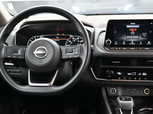 Used 2023 Nissan Rogue SV image 10