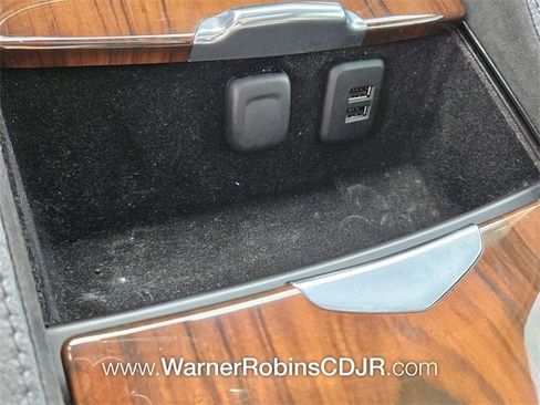 Used 2015 Cadillac Escalade Luxury image 23