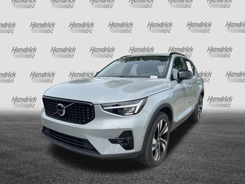 Used 2024 Volvo XC40 B5 Plus w/ Protection Package Premier AWD/4WD image 5