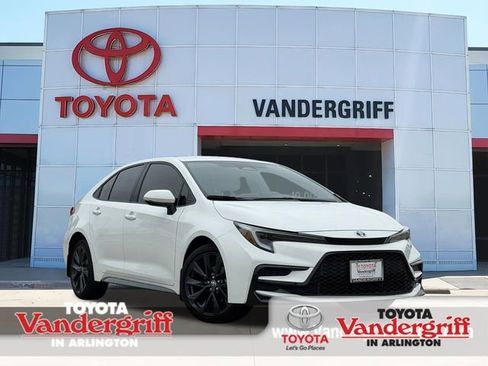 Used 2025 Toyota Corolla SE FWD image 1