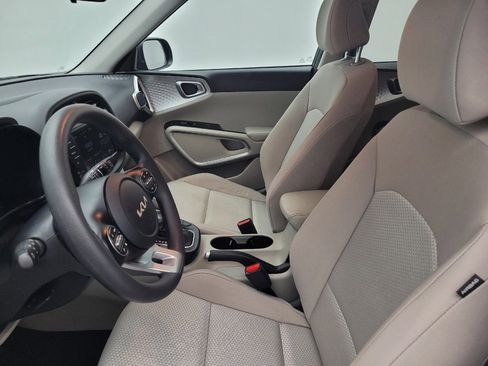 Used 2023 Kia Soul LX w/ LX Technology Package image 17