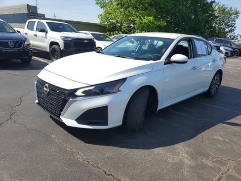 Certified 2023 Nissan Altima 2.5 SV FWD image 2