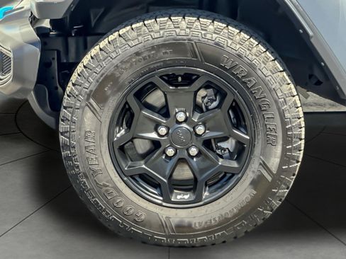 Used 2023 Jeep Wrangler Unlimited AWD/4WD image 25