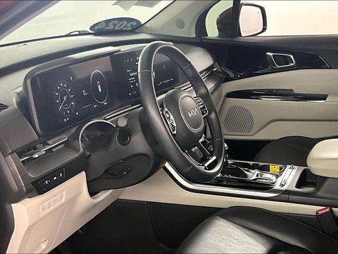 Used 2023 Kia Carnival SX image 17