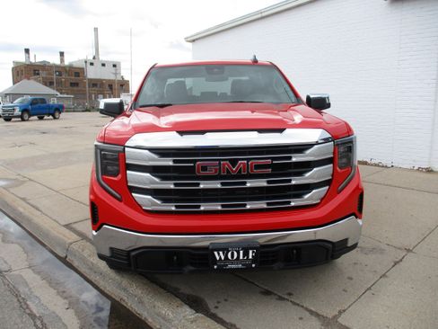 Used 2023 GMC Sierra 1500 SLE AWD/4WD image 2