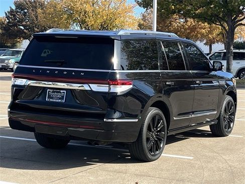 Used 2022 Lincoln Navigator Reserve image 4