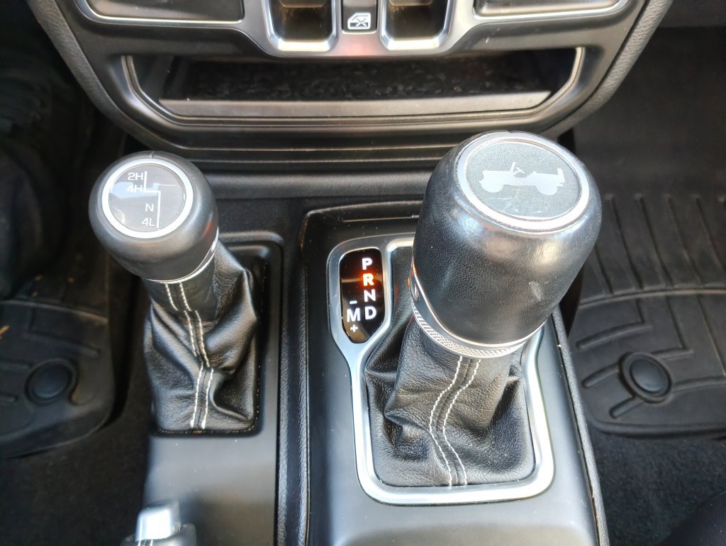 Used 2020 Jeep Wrangler Unlimited Sahara AWD/4WD image 14