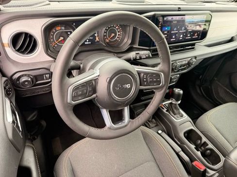 Used 2025 Jeep Wrangler Unlimited Sahara AWD/4WD image 21