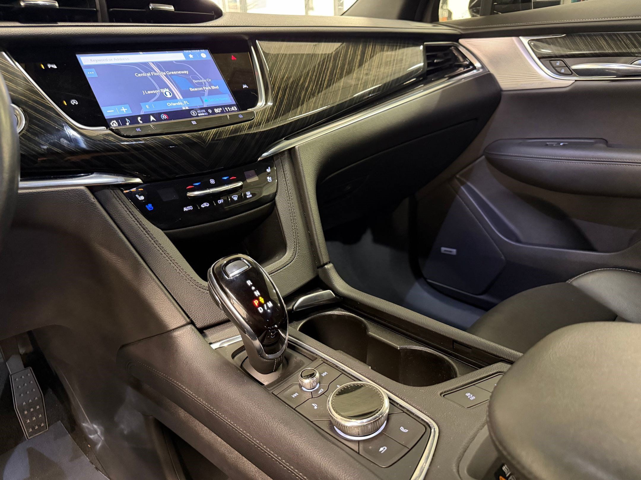 Used 2021 Cadillac XT6 Premium Luxury AWD/4WD image 17