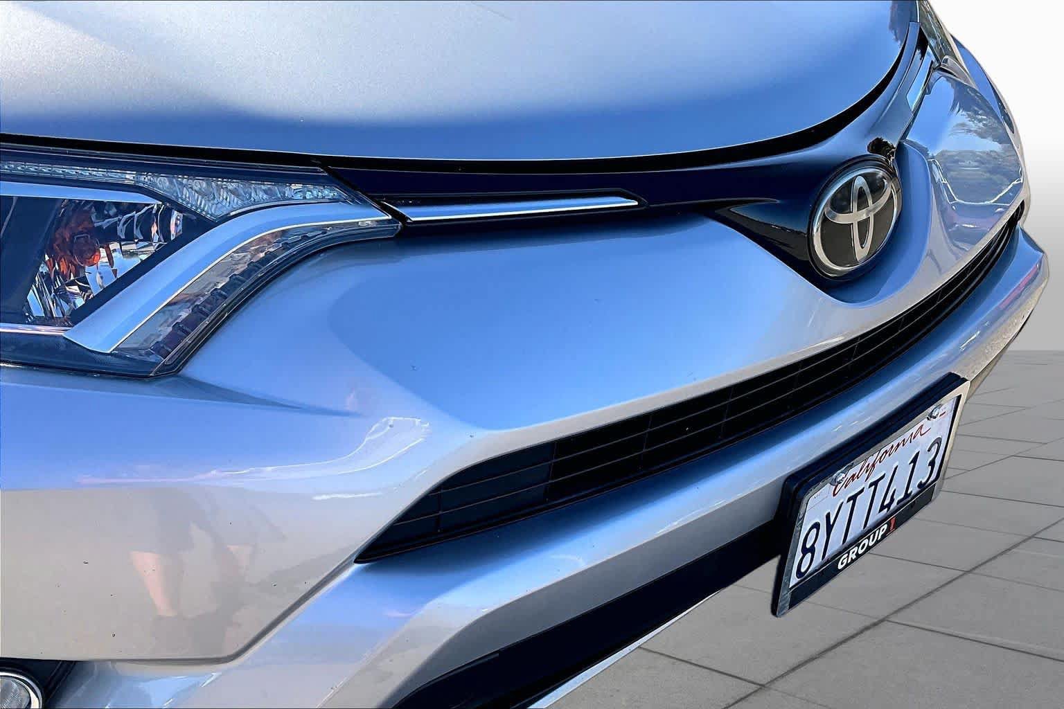 Used 2018 Toyota RAV4 XLE AWD/4WD image 29