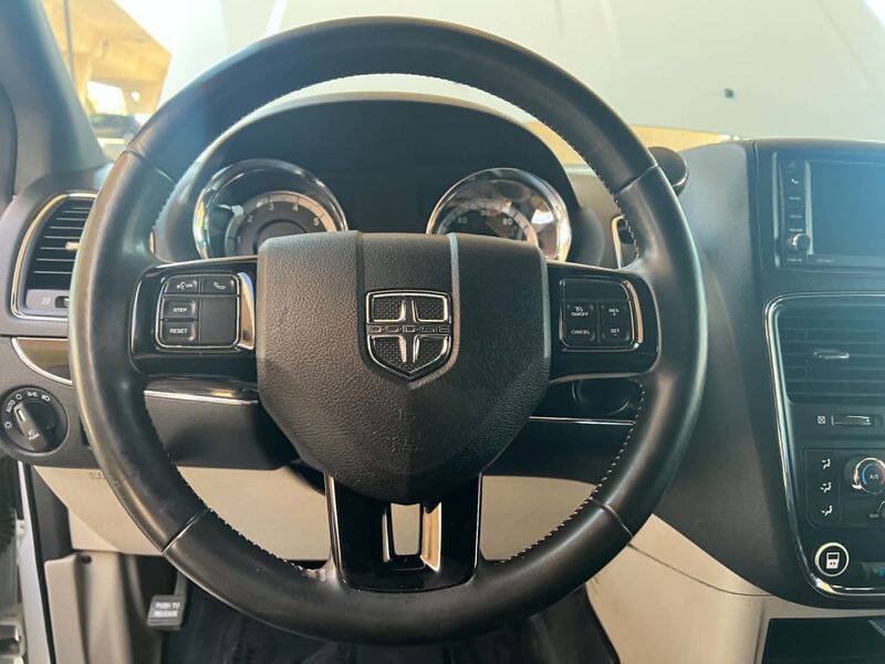 Used 2018 Dodge Grand Caravan SXT FWD image 20