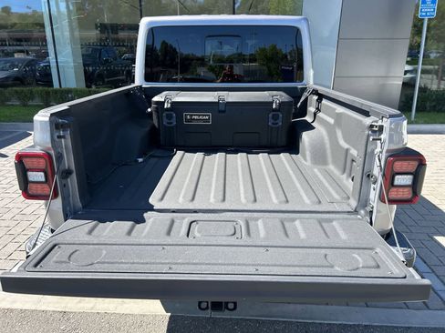 Used 2021 Jeep Gladiator Overland w/ Popular Equipment Package image 20