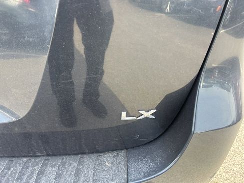 Used 2016 Kia Sedona LX w/ LX Convenience Package image 7