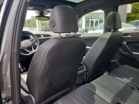 Used 2023 Volkswagen Tiguan SE R-Line FWD image 11