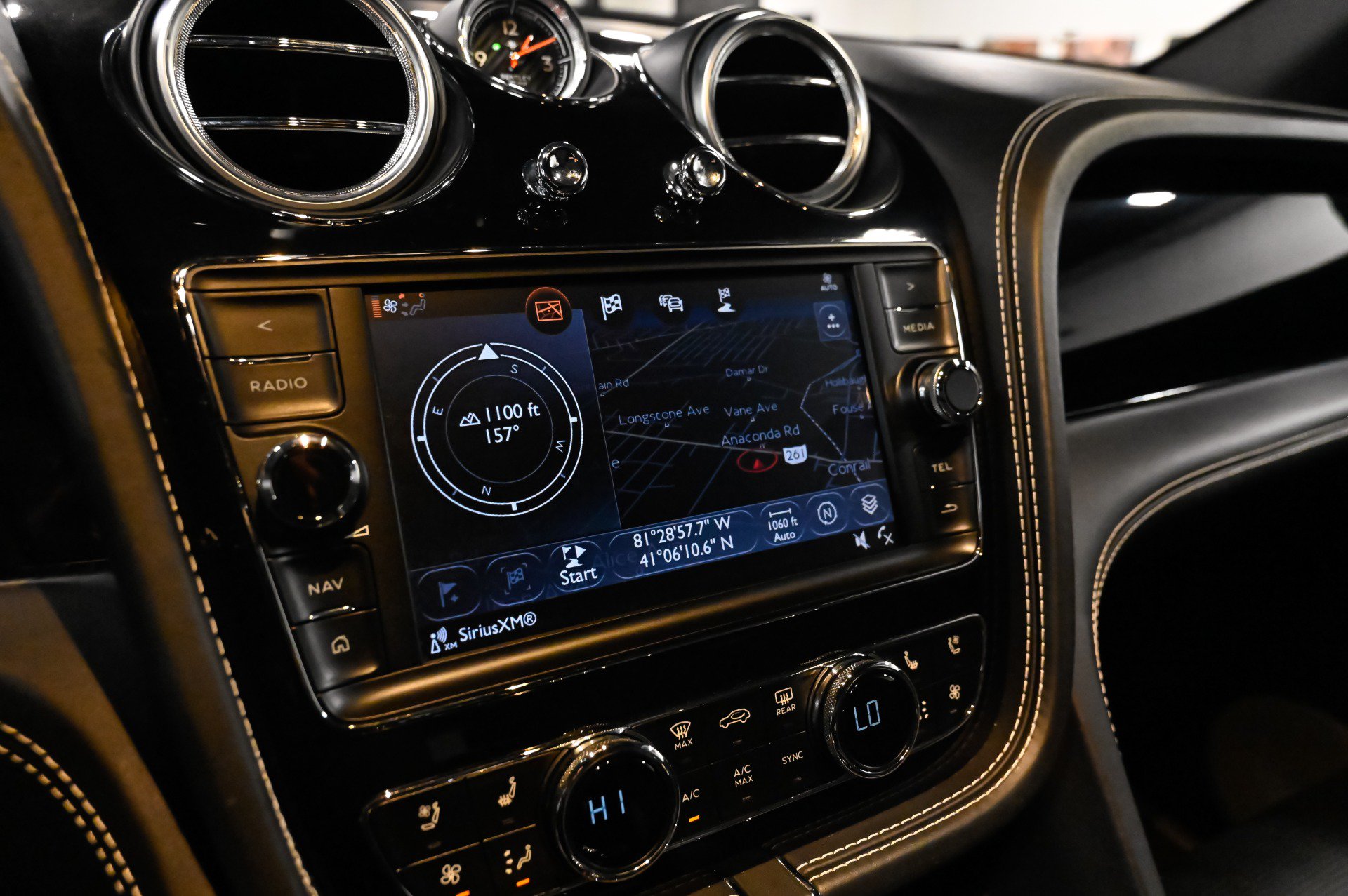 Used 2017 Bentley Bentayga AWD/4WD image 13