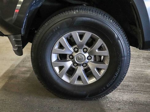 Used 2016 Toyota Tacoma SR5 w/ SR5 Appearance Package (SN) RWD image 9