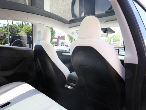 Used 2024 Tesla Model Y Long Range AWD/4WD image 28