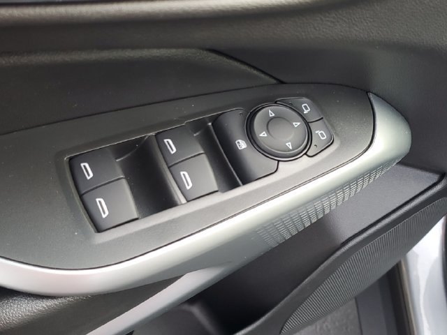 Certified 2026 Chevrolet Trax RS FWD image 14