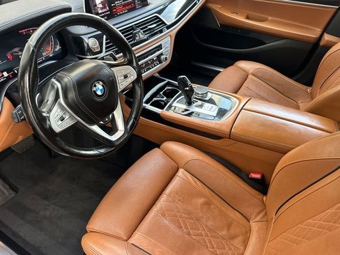 Used 2020 BMW 740i w/ Premium Package RWD image 9