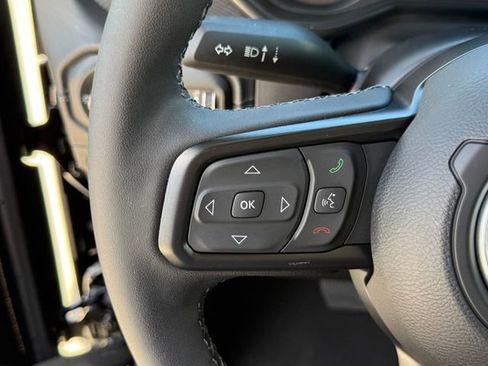Used 2025 Jeep Wrangler Unlimited Rubicon AWD/4WD image 13