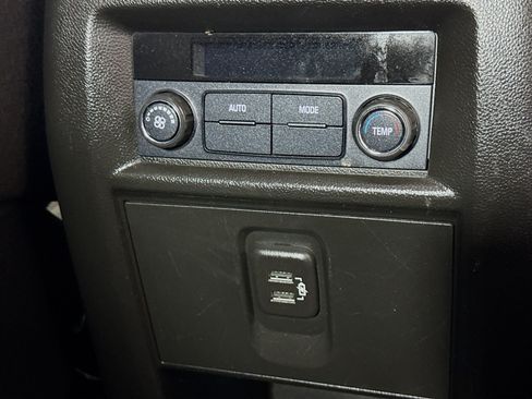 Used 2019 Chevrolet Traverse LT FWD image 41