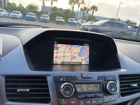 Used 2014 Honda Odyssey Touring Elite image 18