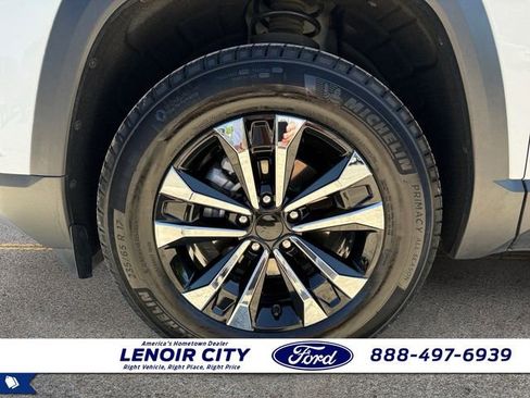 Used 2025 Chevrolet Equinox LT AWD/4WD image 9