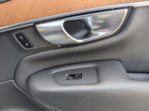 Used 2024 Volvo XC90 T8 Plus w/ Protection Package Premier image 22