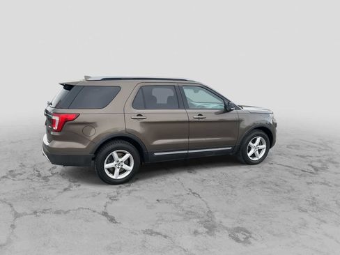 Used 2016 Ford Explorer XLT AWD/4WD image 8