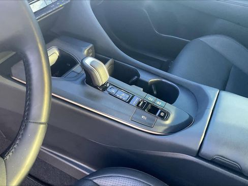 Used 2023 Toyota Crown Limited image 15