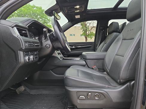 Used 2023 GMC Yukon XL Denali w/ Denali Reserve Package image 16