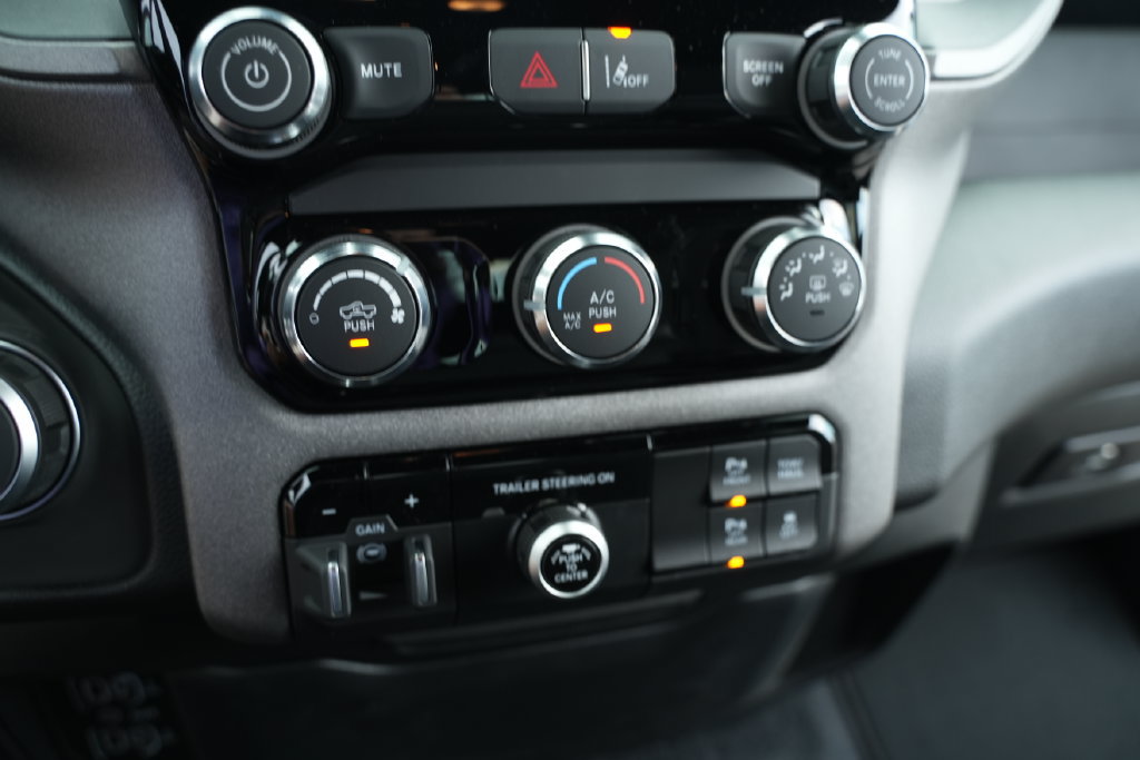 New 2026 RAM 1500 Express AWD/4WD image 33